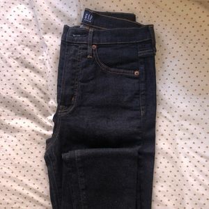 Brand new Gap skinny jeans, dark wash